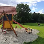 Raj * Bešeňová
