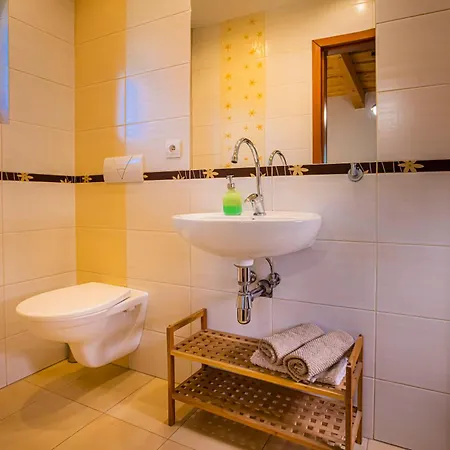 Raj 別荘 Bešeňová